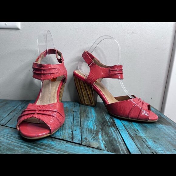 Size 9 Miz Mooz Pinky Peach Chunky Heel Sandals - Picture 2 of 10